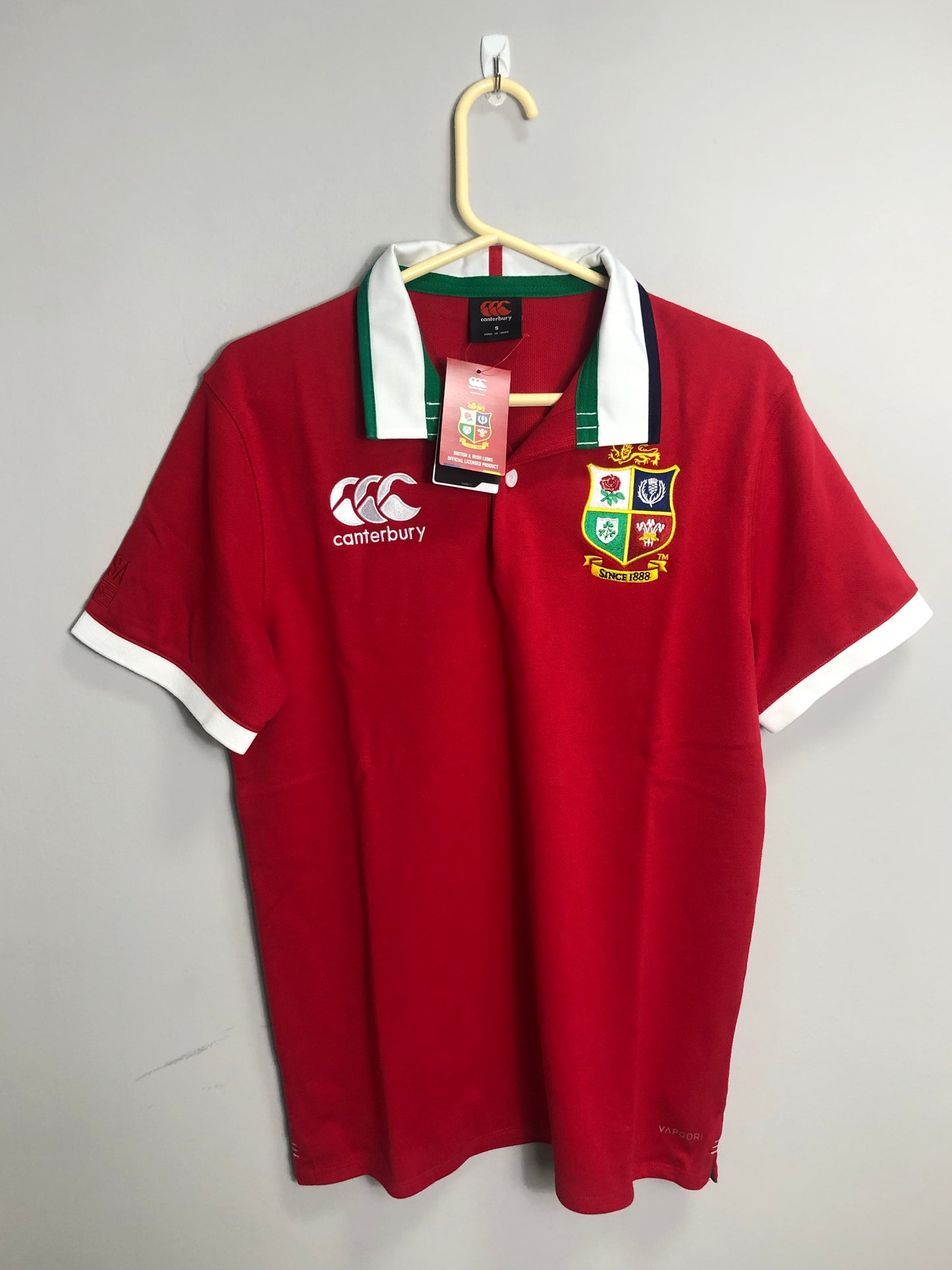 British & Irish Lions Classic Short Sleeve Shirt - 42” Chest - Medium - New with tags